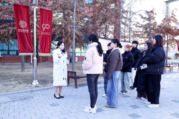 광운대 공식 홍보대사 비마랑, 2025학번 신입생들과 함께 캠퍼스 투어 진행