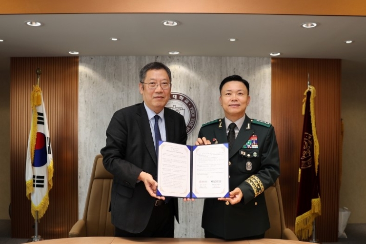 (좌)윤도영 총장 (우)박후성 육군사관학교장

